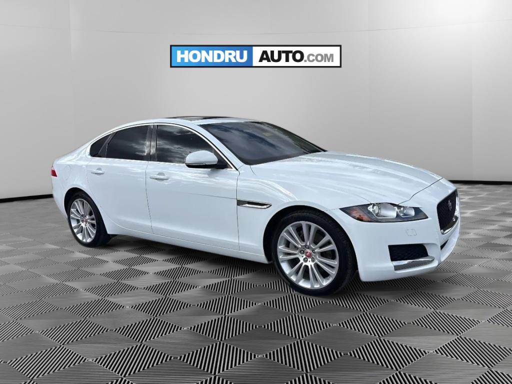 2017 Jaguar XF 20d Prestige photo 2