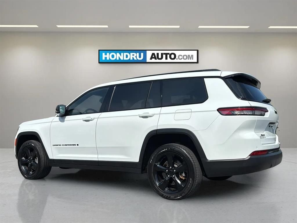 2023 Jeep Grand Cherokee Altitude photo 3