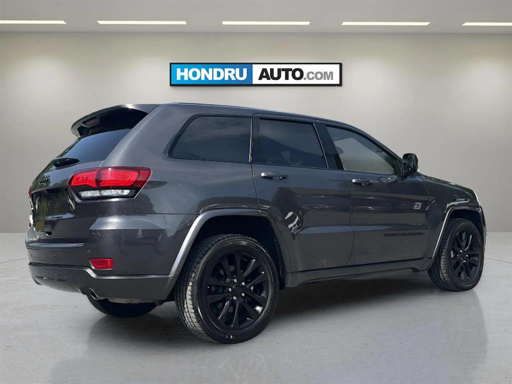 2021 Jeep Grand Cherokee Laredo photo 3