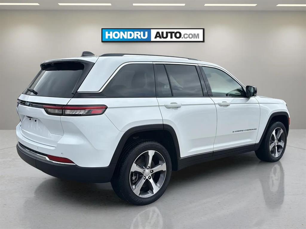 2023 Jeep Cherokee Base photo 4