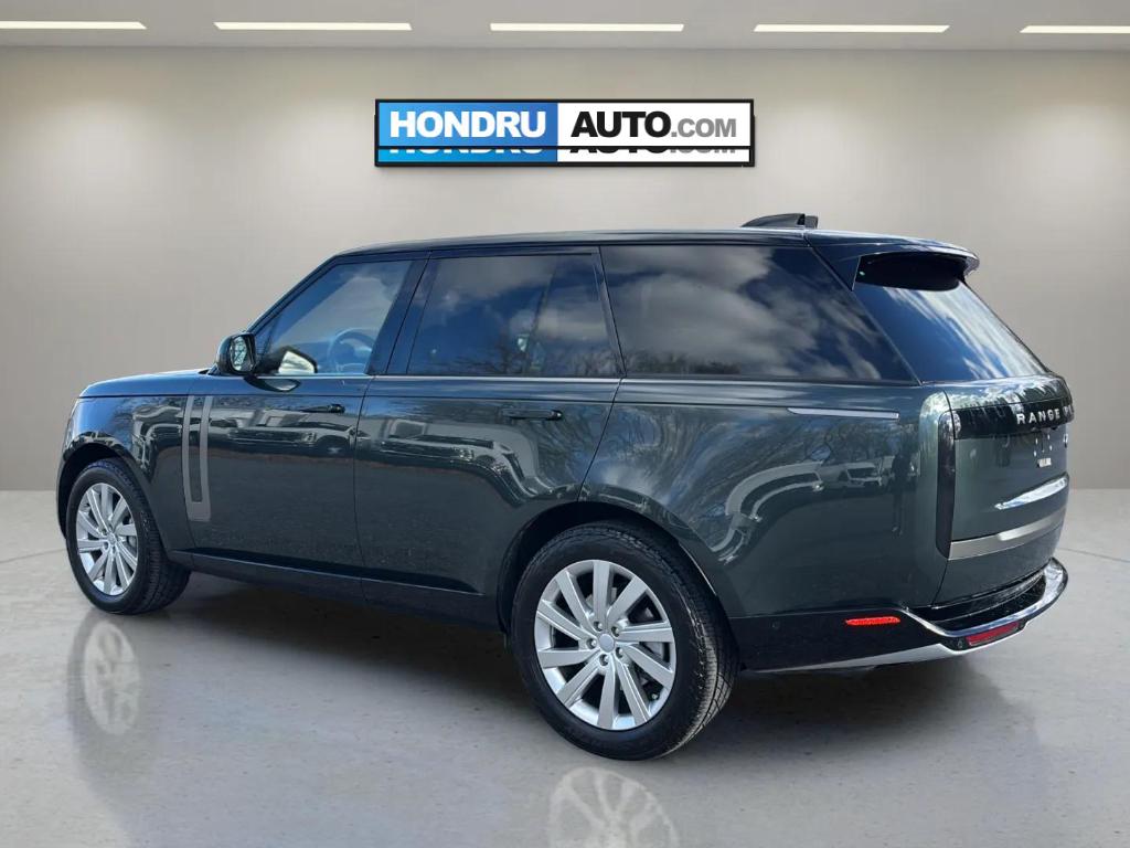 2023 Land Rover Range Rover SE photo 2