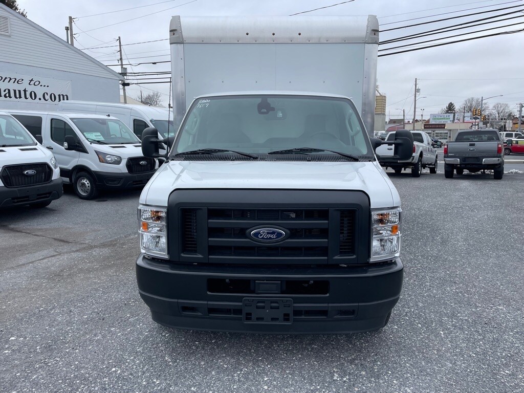 2024 Ford E-450 Cutaway photo 2
