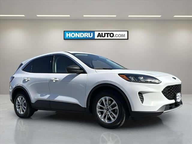 Used 2022 Ford Escape SE with VIN 1FMCU0G68NUA03817 for sale in Manheim, PA