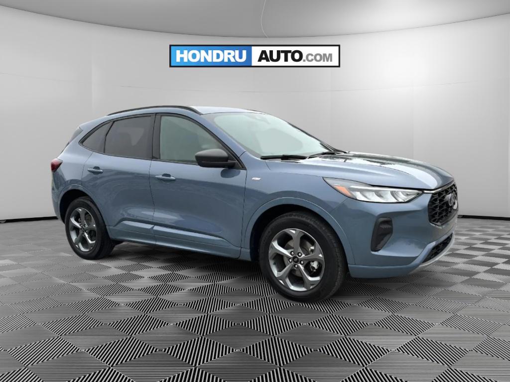 2023 Ford Escape ST-Line photo 2