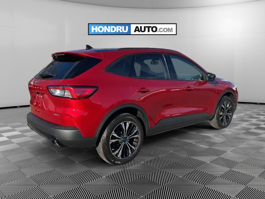 2022 Ford Escape SE Sport photo 4