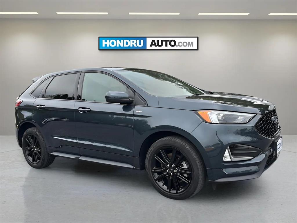 2022 Ford Edge SEL photo 2