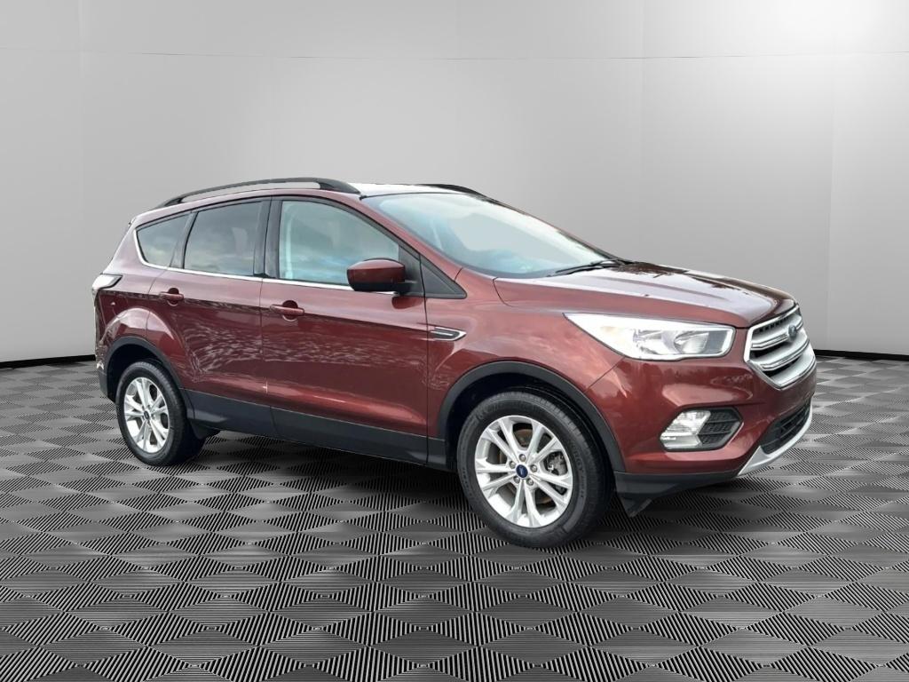 2018 Ford Escape SE Sport photo 2
