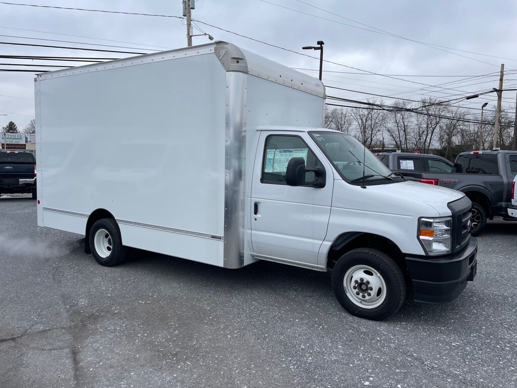 2024 Ford E-450 Cutaway photo 3