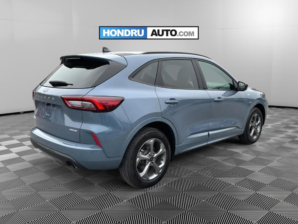 2023 Ford Escape ST-Line photo 4