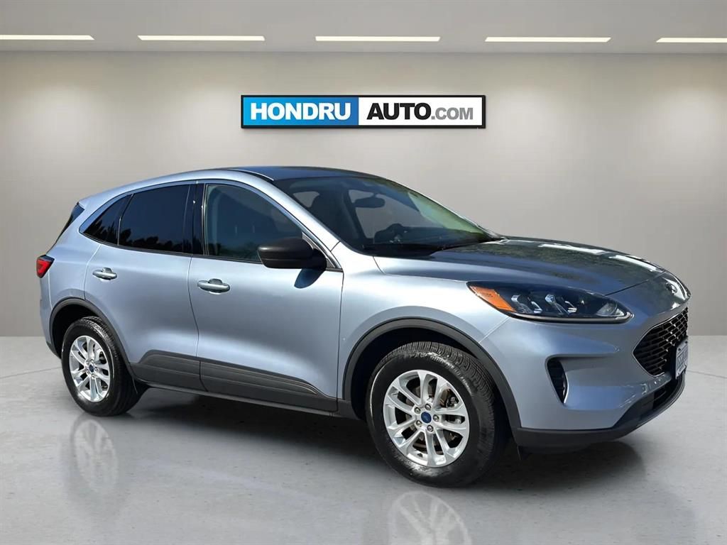 Used 2022 Ford Escape SE with VIN 1FMCU9G68NUB83529 for sale in Manheim, PA