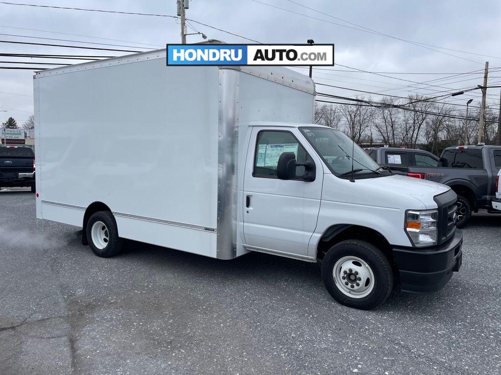 2024 Ford E-450 Super Duty photo 3