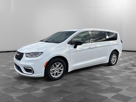 2024 Chrysler Pacifica Touring L Van Passenger Van