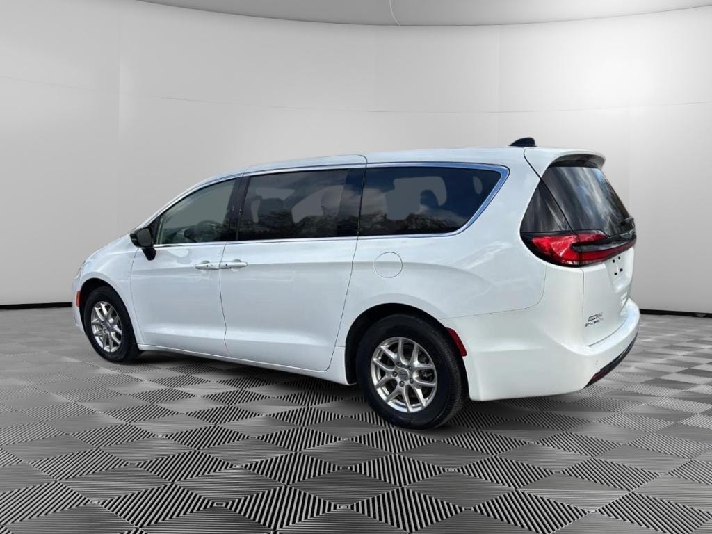 Used 2024 Chrysler Pacifica Touring L Van Passenger Van