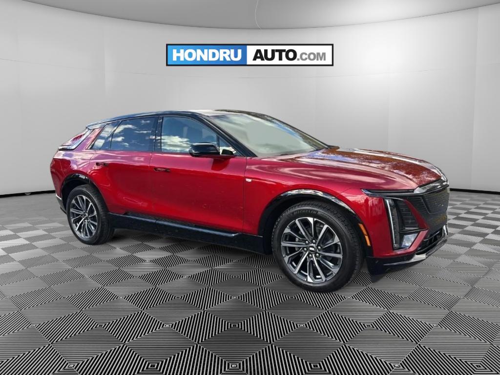 2025 Cadillac Lyriq Sport photo 2