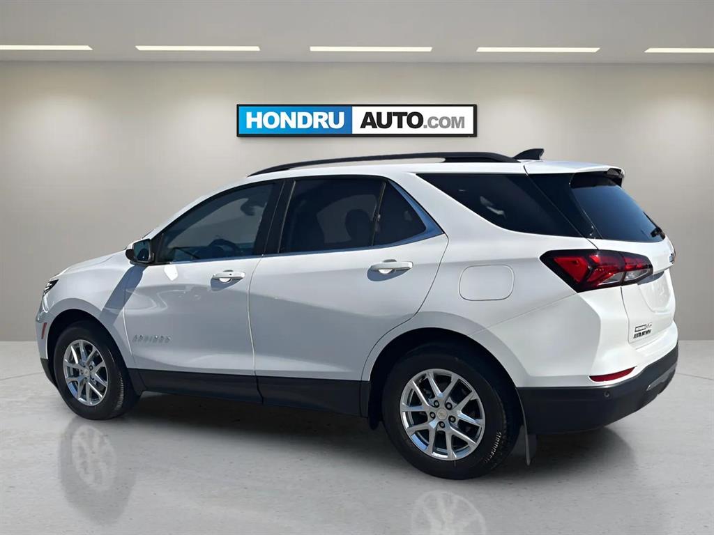 2022 Chevrolet Equinox LT photo 3