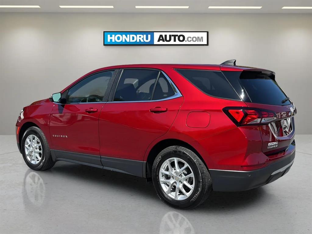2024 Chevrolet Equinox LT photo 3