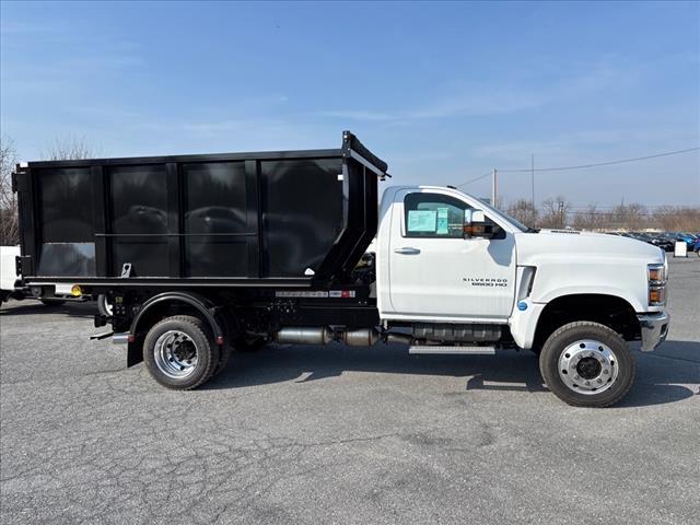 2024 Chevrolet Silverado 6500HD Work Truck photo 3