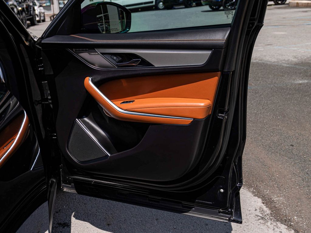 2026 Jaguar F-Pace R-Dynamic S - Photo 13