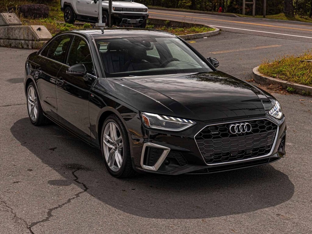 2023 Audi A4 S line Quattro Premium Plus photo 2