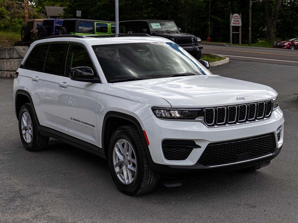 Used 2023 Jeep Grand Cherokee Laredo SUV