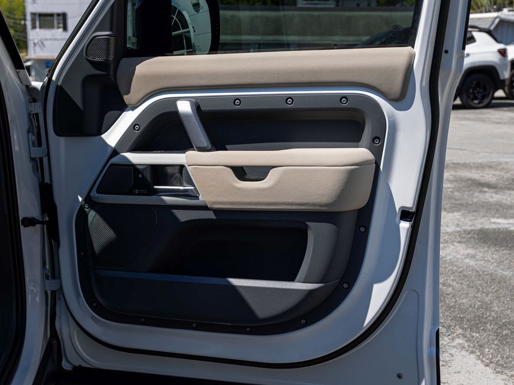 2023 Land Rover Defender X-Dynamic SE - Photo 13