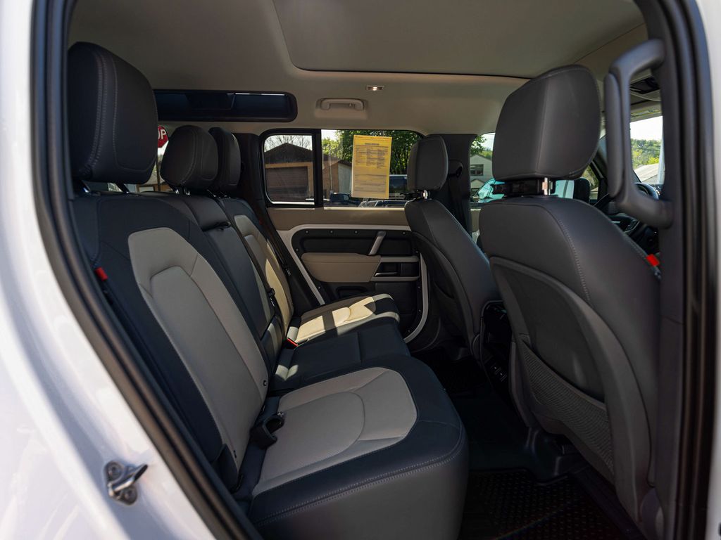 2023 Land Rover Defender X-Dynamic SE - Photo 28