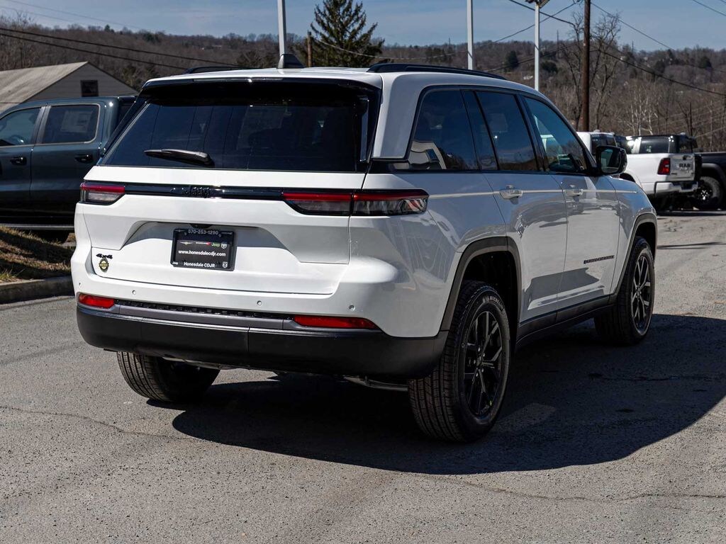 New 2026 Jeep Grand Cherokee LAREDO ALTITUDE 4X4 Sport Utility