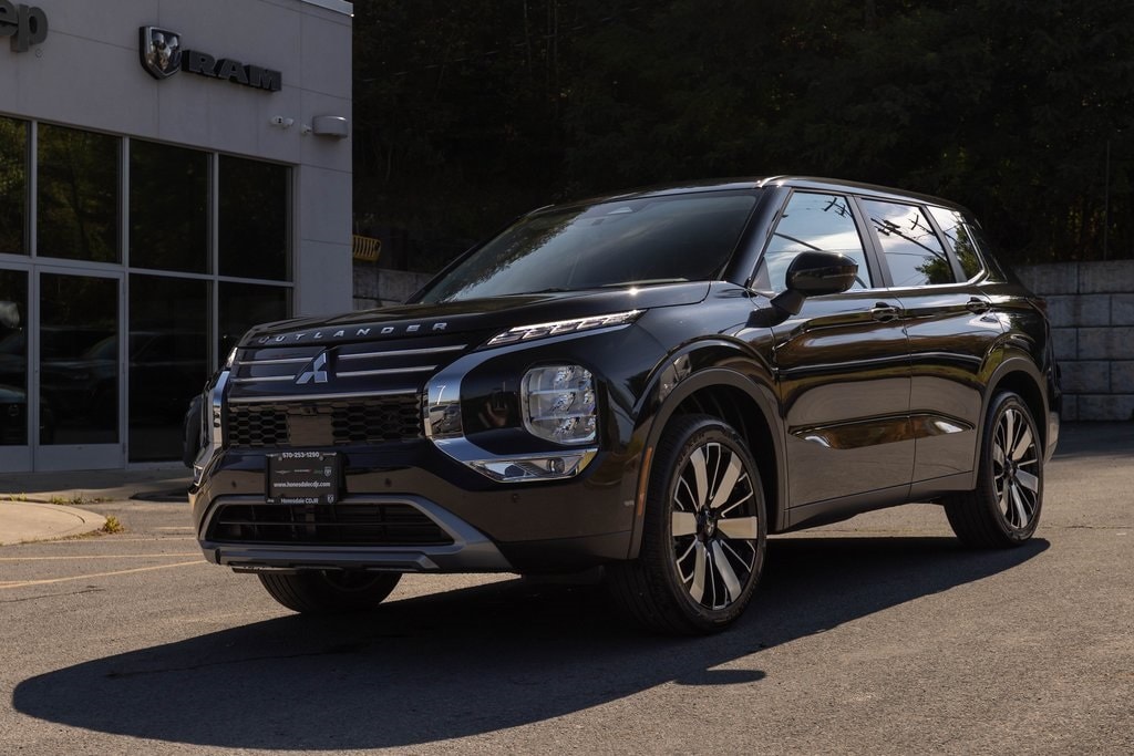 Used 2025 Mitsubishi Outlander SE SUV
