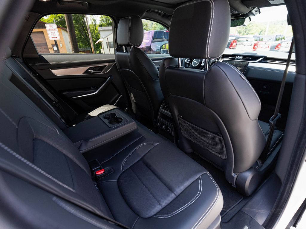 2026 Jaguar F-Pace R-Dynamic S - Photo 24