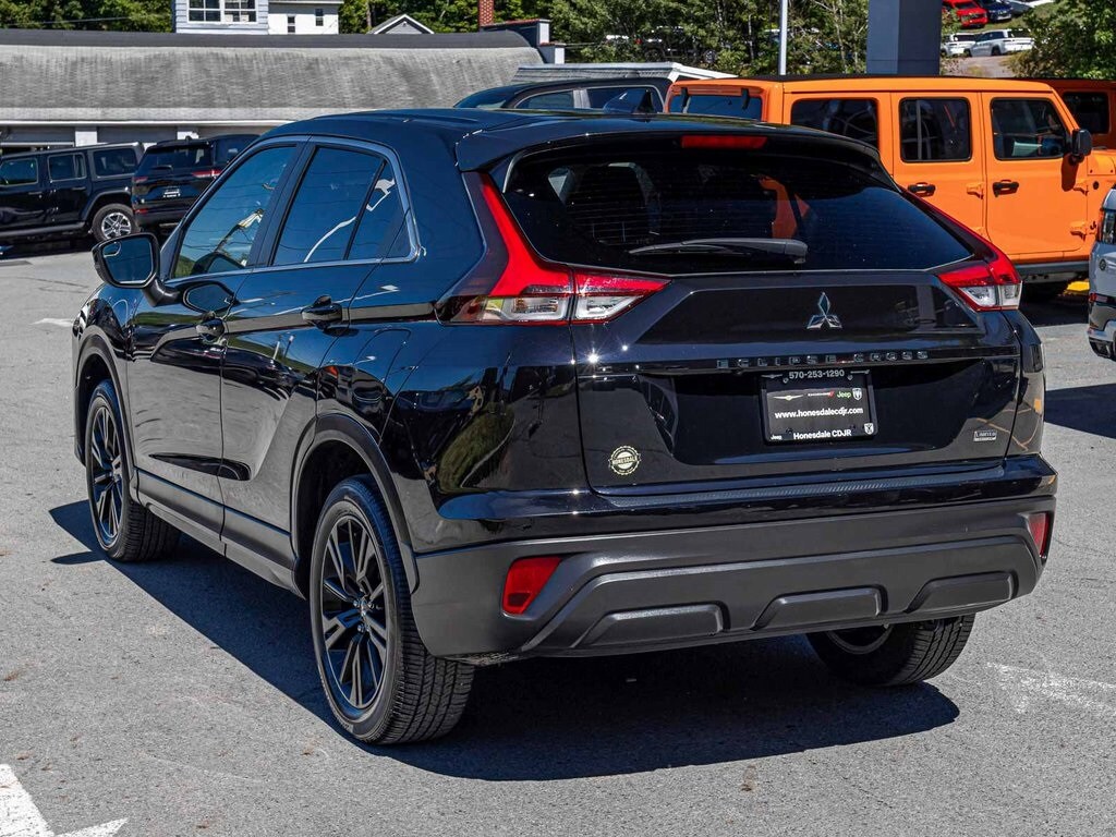 2024 Mitsubishi Eclipse Cross LE photo 2