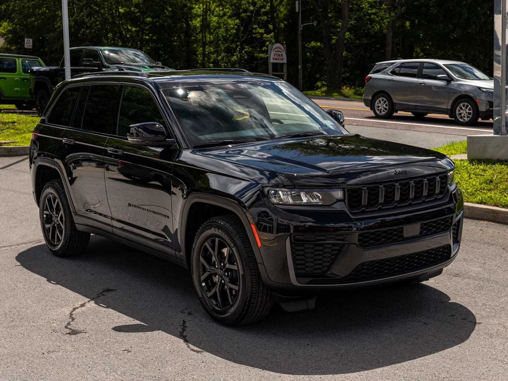 New 2026 Jeep Grand Cherokee LAREDO ALTITUDE 4X4 Sport Utility