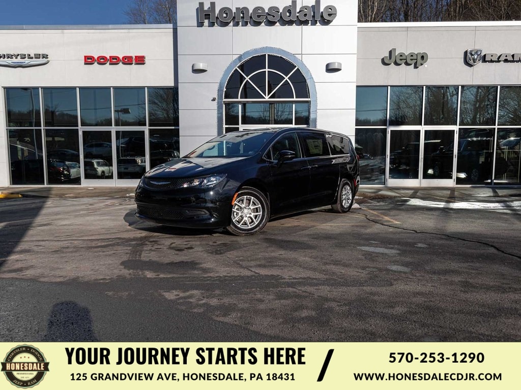 2026 Chrysler Voyager LX's photo