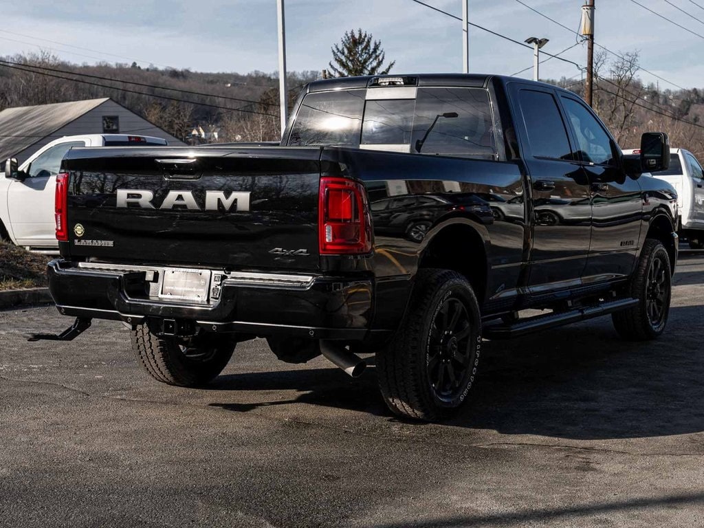 New 2026 Ram 3500 LARAMIE CREW CAB 4X4 6'4 BOX Pickup