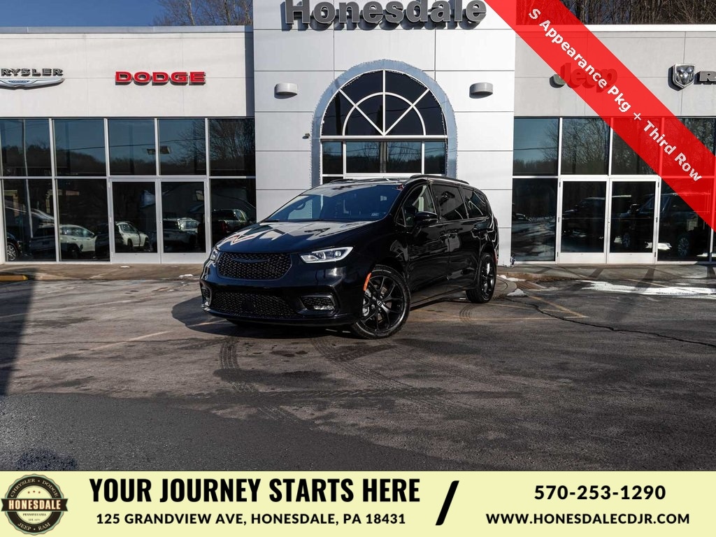 2026 Chrysler Pacifica Limited's photo