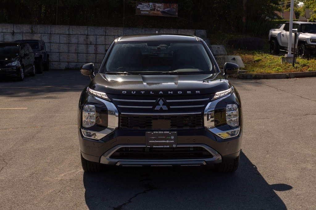 Used 2025 Mitsubishi Outlander SE SUV