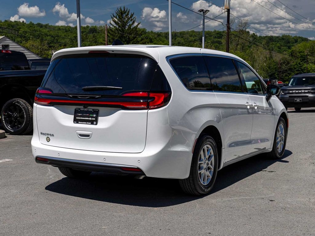 New 2027 Chrysler Pacifica SELECT Passenger Van