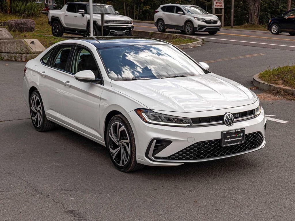 2025 Volkswagen Jetta 1.5T SEL photo 2