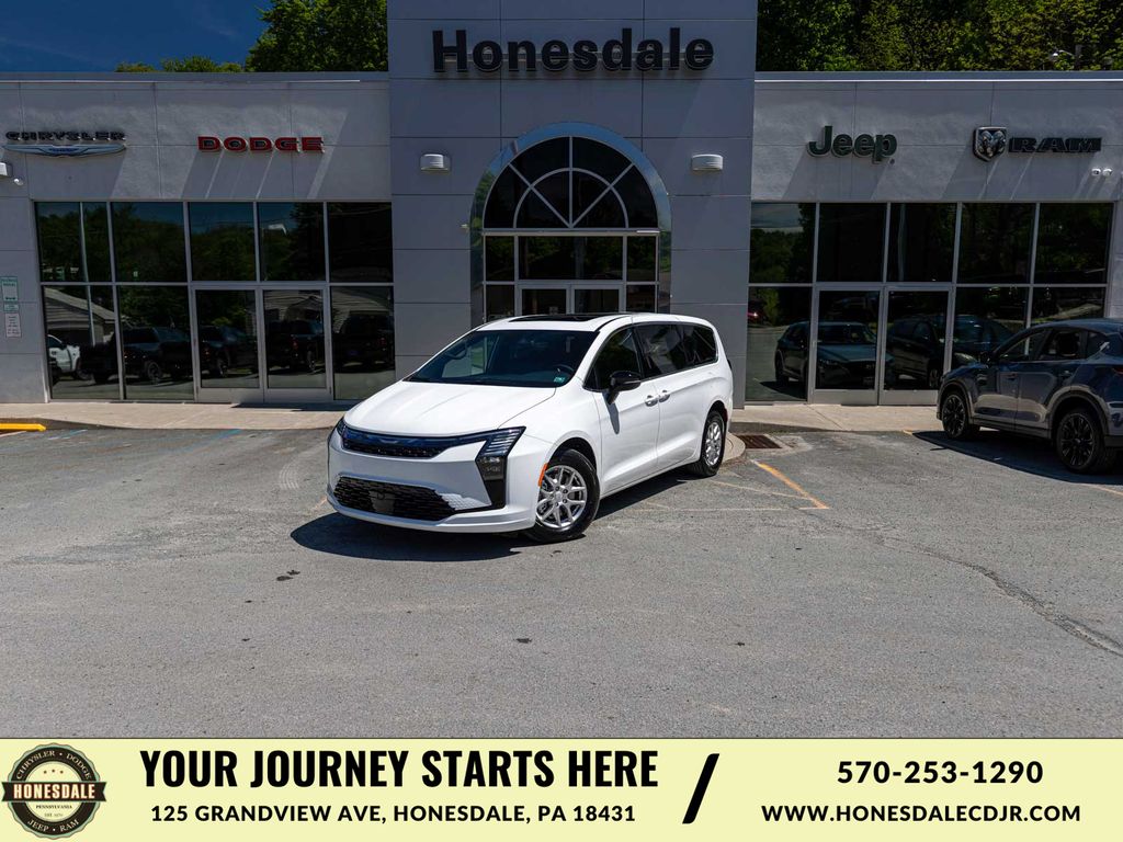 2027 Chrysler Pacifica Select's photo