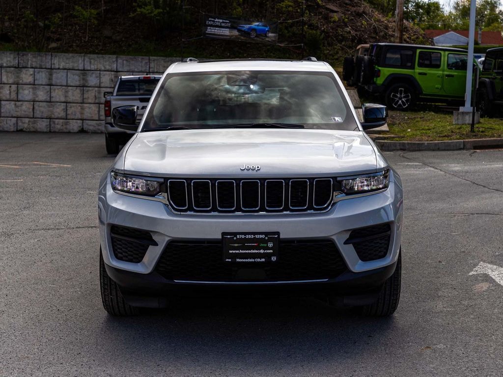 New 2025 Jeep Grand Cherokee LAREDO X 4X4 Sport Utility