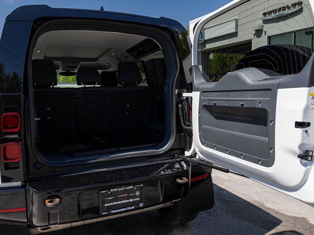 2023 Land Rover Defender X-Dynamic SE - Photo 34