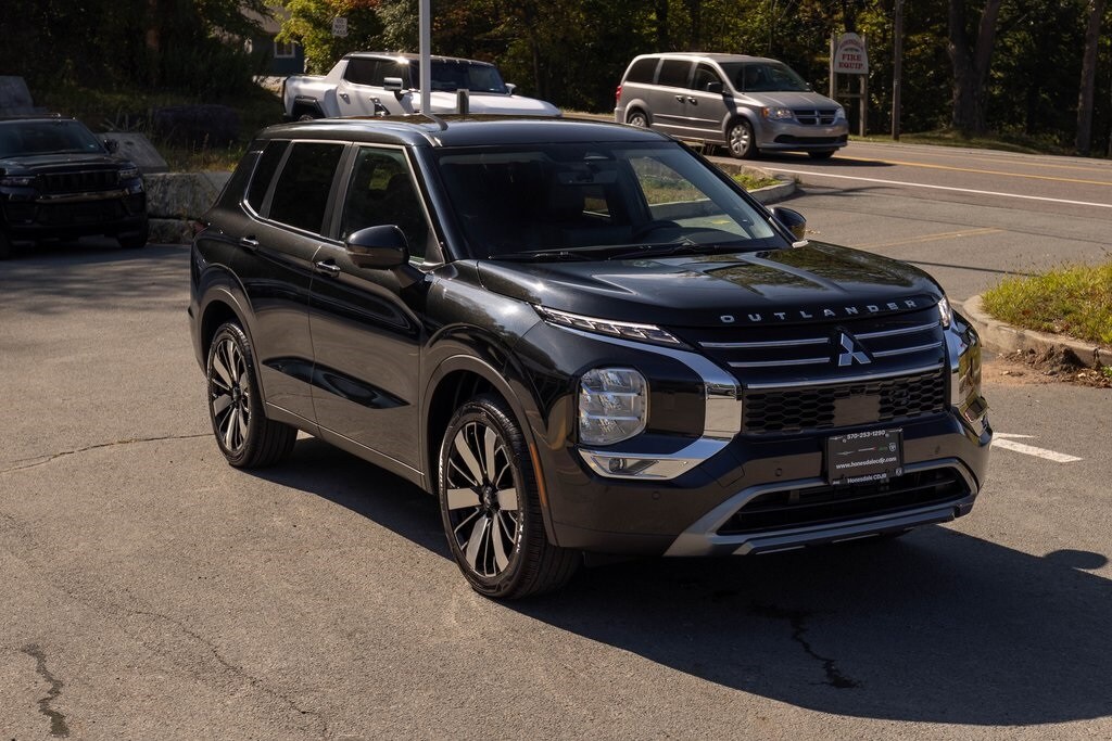 Used 2025 Mitsubishi Outlander SE SUV