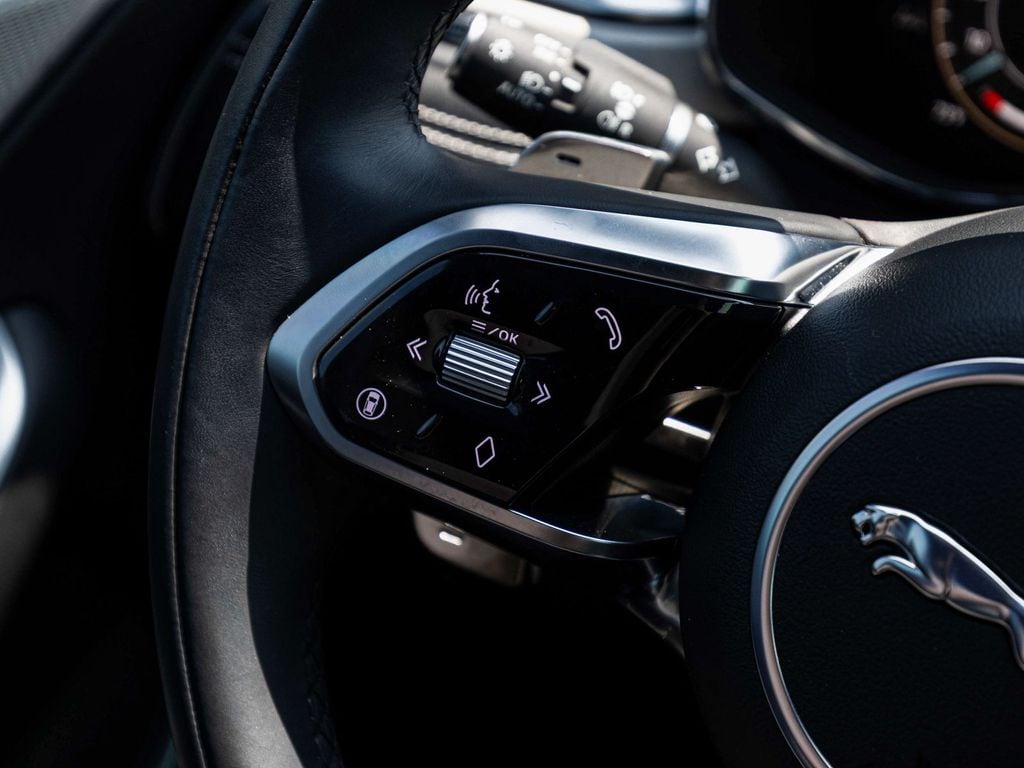 2026 Jaguar F-Pace R-Dynamic S - Photo 17