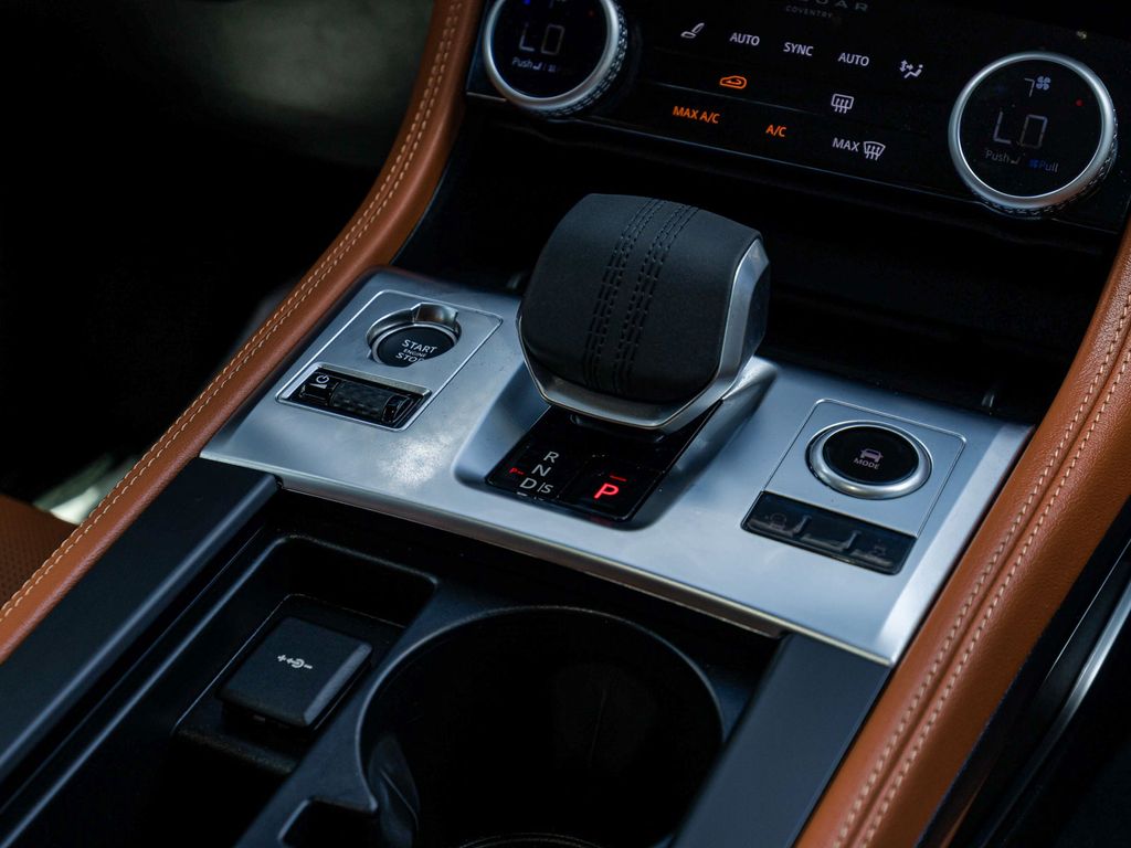 2026 Jaguar F-Pace R-Dynamic S - Photo 24