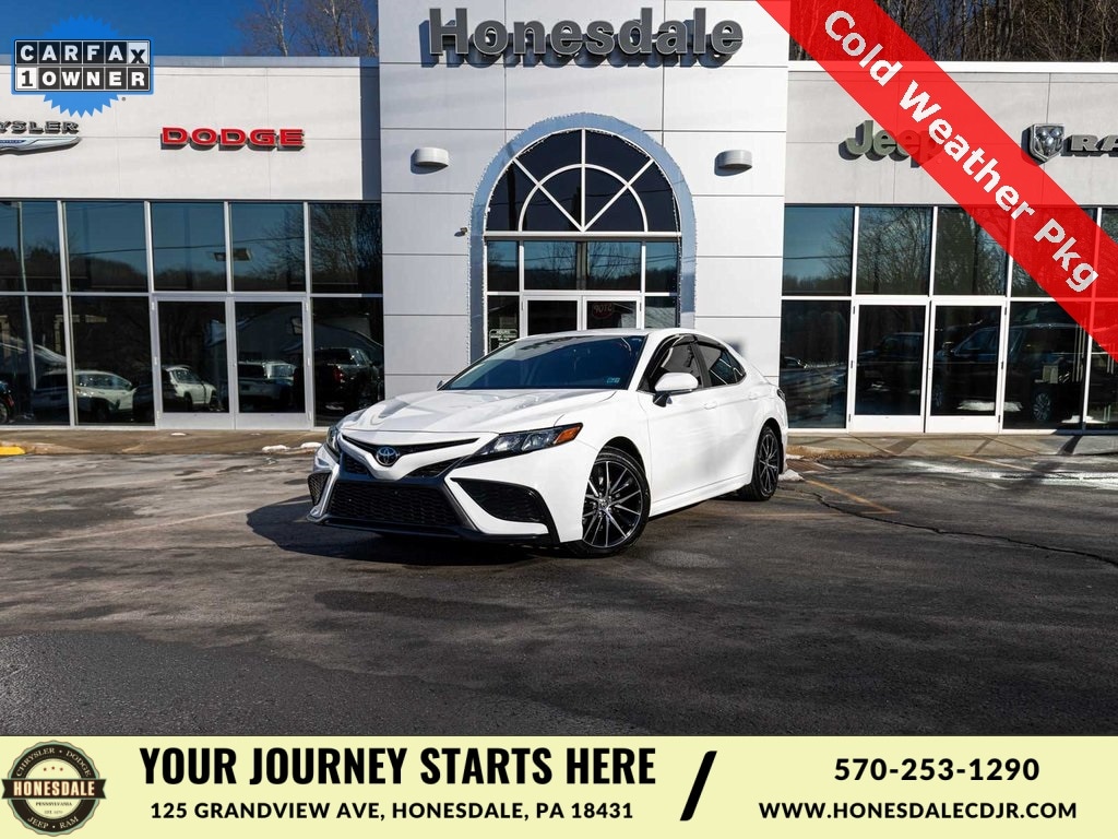 2024 Toyota Camry SE's photo