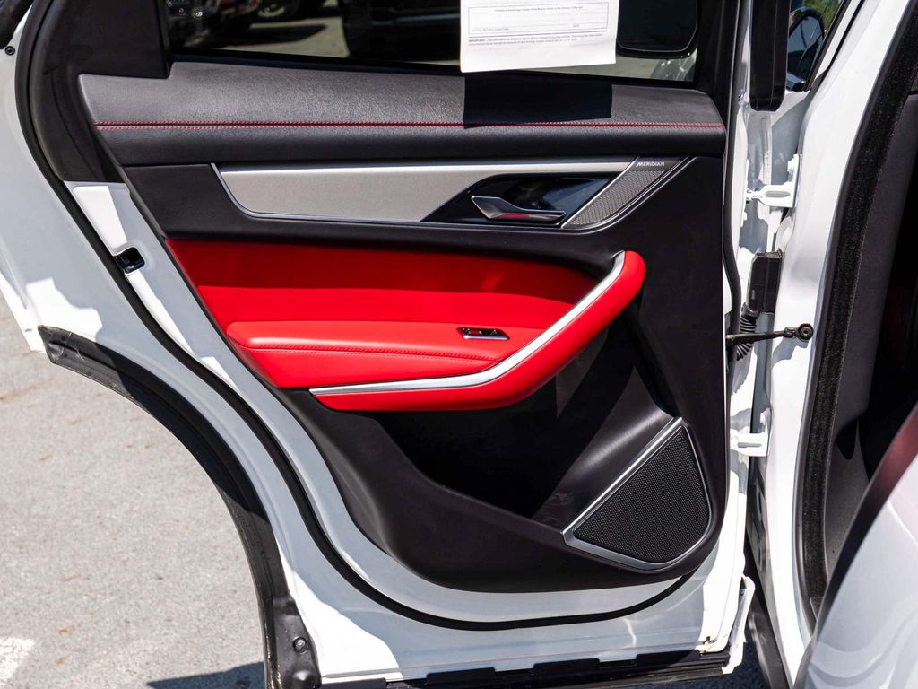 2026 Jaguar F-Pace R-Dynamic S - Photo 13