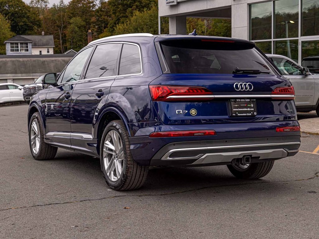2023 Audi Q7 45 Premium photo 3