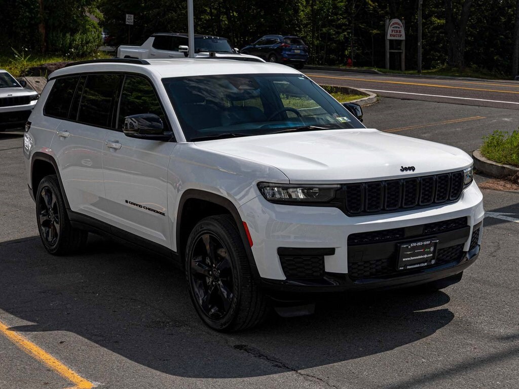 2022 Jeep Grand Cherokee Altitude photo 2