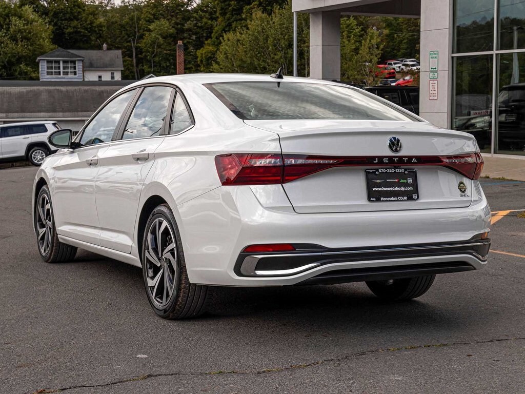 2025 Volkswagen Jetta 1.5T SEL photo 3