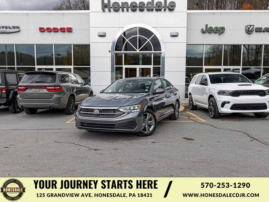 Used 2024 Volkswagen Jetta 1.5T SE Sedan