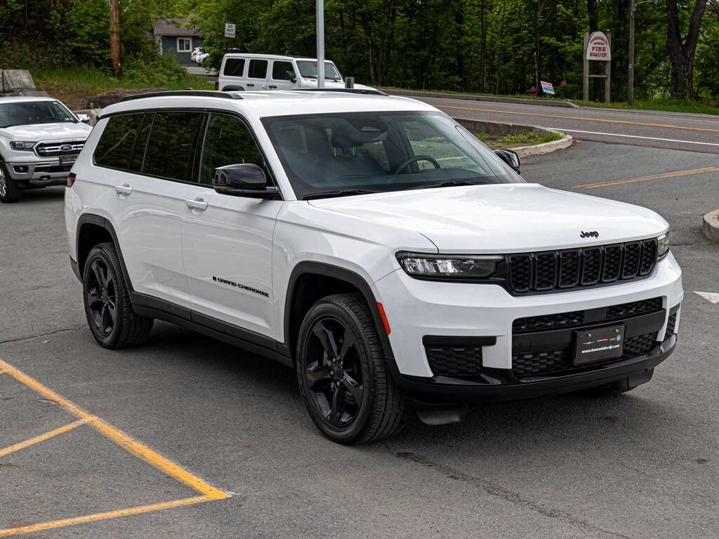 2022 Jeep Grand Cherokee Altitude photo 2